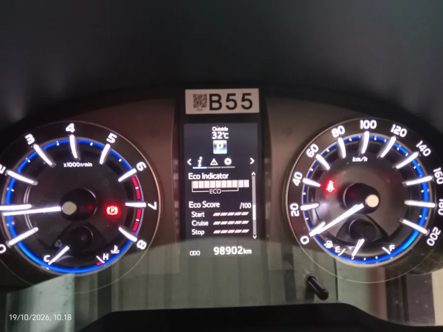 Foto Mobil Bekas Odometer Toyota Kijang Innova 2.0 Venturer tahun 2017