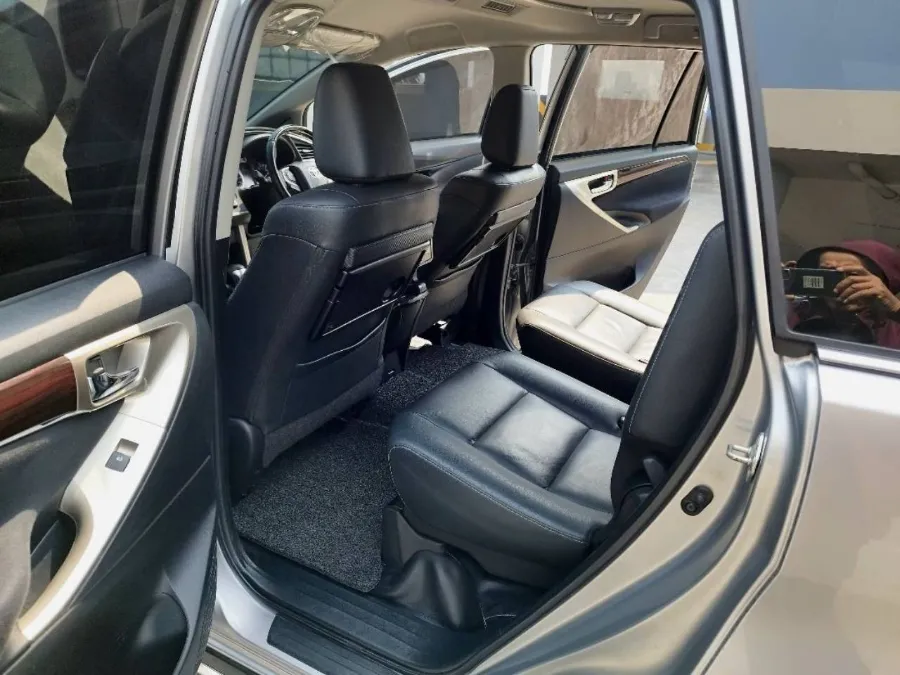 Foto Mobil Bekas Kabin Belakang Toyota Kijang Innova 2.0 Venturer tahun 2019