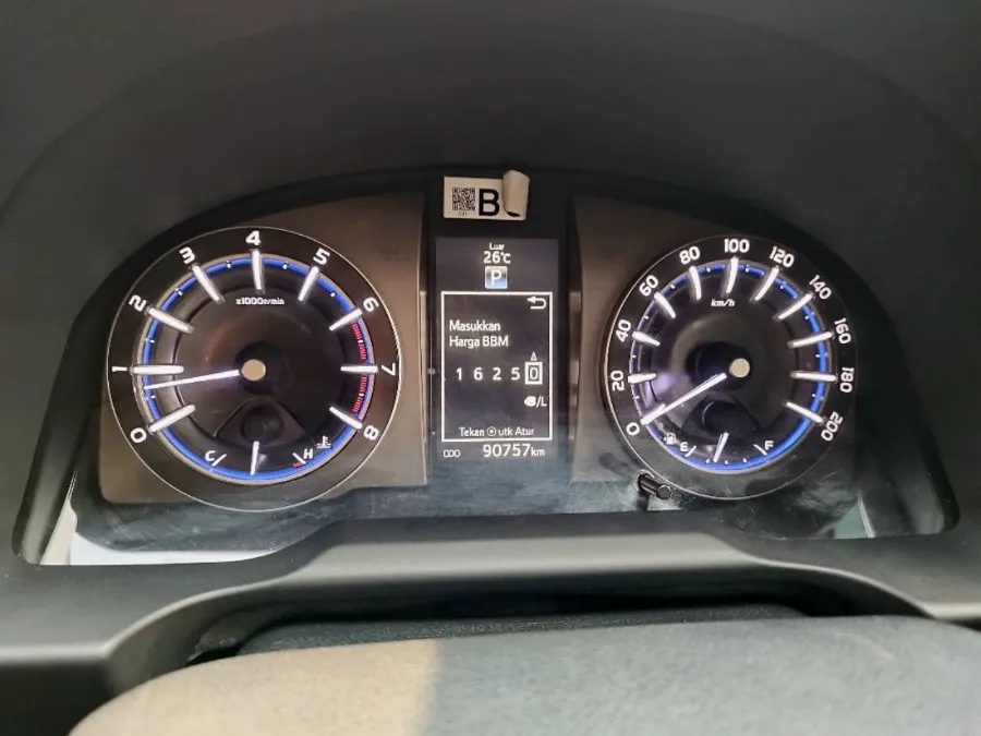 Foto Mobil Bekas Odometer Toyota Kijang Innova 2.0 Venturer tahun 2019