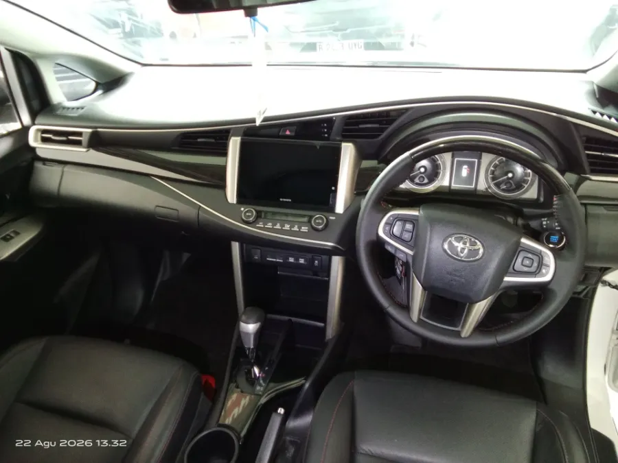 Foto Mobil Bekas Dashboard Toyota Kijang Innova 2.0 Venturer tahun 2021