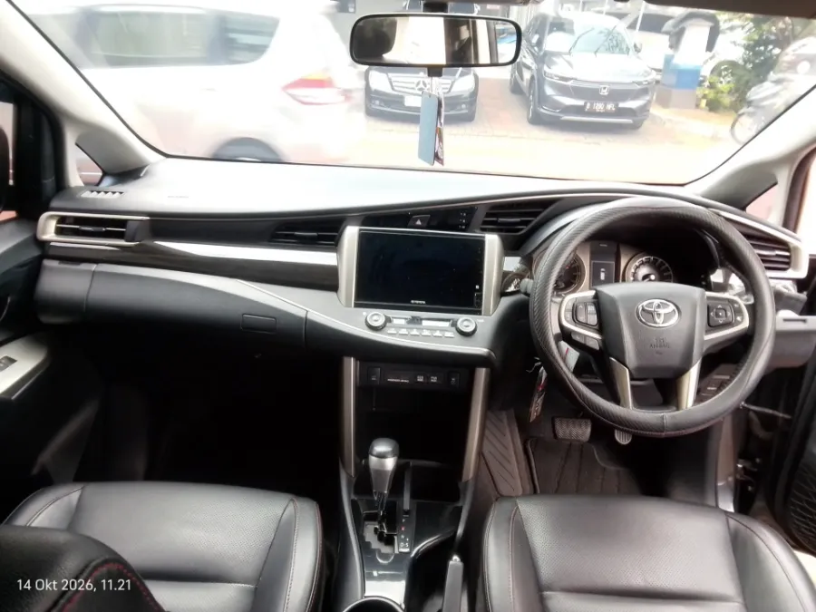 Foto Mobil Bekas Dashboard Toyota Kijang Innova 2.0 Venturer tahun 2021
