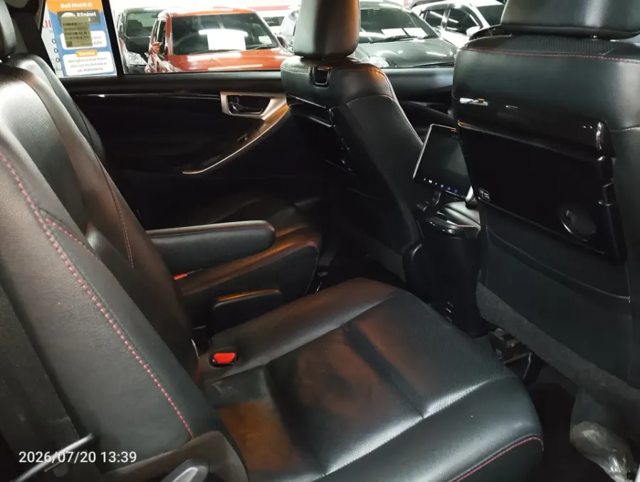 Foto Mobil Bekas Kabin Belakang Toyota Kijang Innova 2.0 Venturer tahun 2021