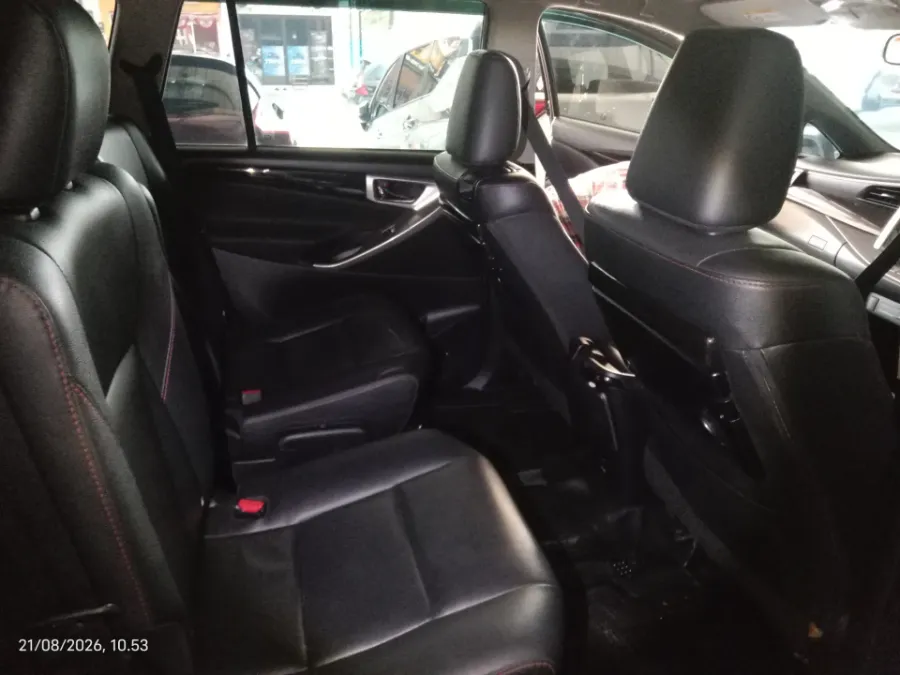 Foto Mobil Bekas Kabin Belakang Toyota Kijang Innova 2.0 Venturer tahun 2021