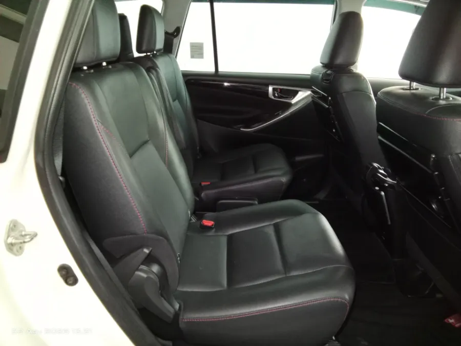 Foto Mobil Bekas Kabin Belakang Toyota Kijang Innova 2.0 Venturer tahun 2021