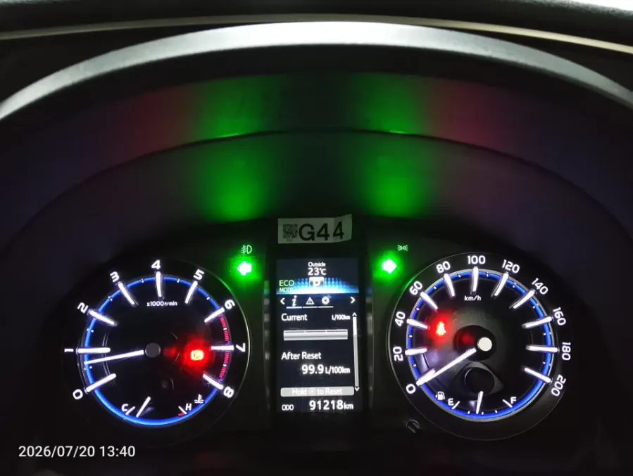 Foto Mobil Bekas Odometer Toyota Kijang Innova 2.0 Venturer tahun 2021