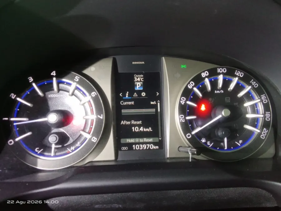 Foto Mobil Bekas Odometer Toyota Kijang Innova 2.0 Venturer tahun 2021