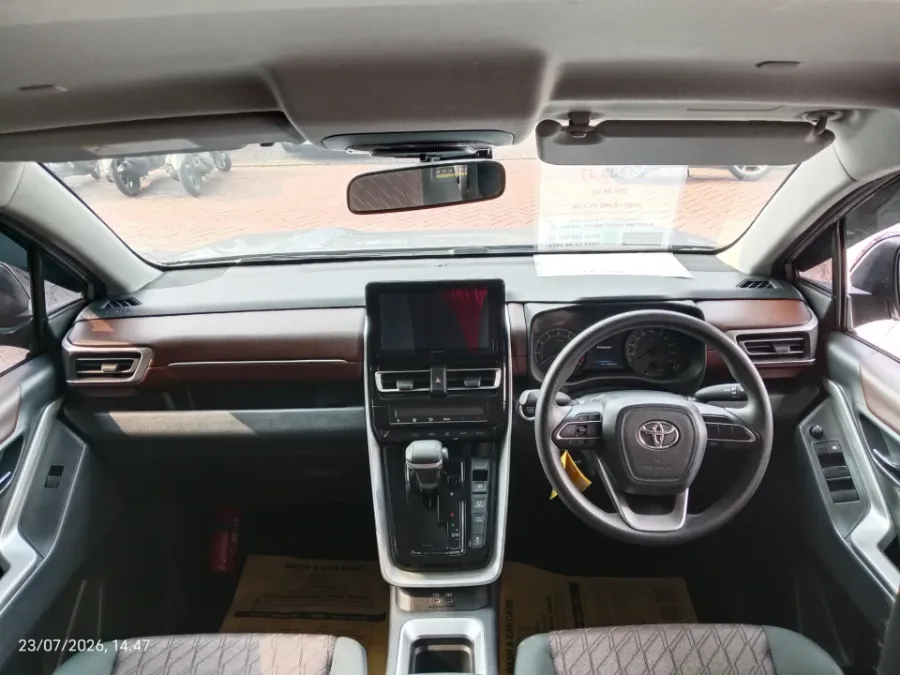 Foto Mobil Bekas Dashboard Toyota Kijang Innova 2.0 Zenix G CVT tahun 2023
