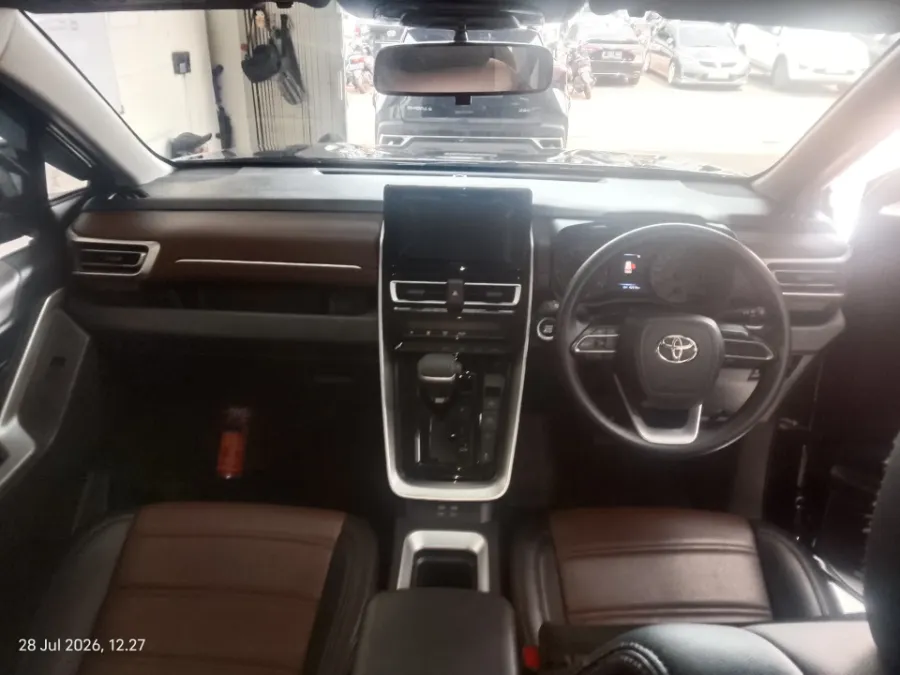 Foto Mobil Bekas Dashboard Toyota Kijang Innova 2.0 Zenix G CVT tahun 2023