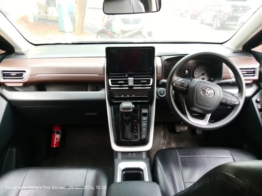 Foto Mobil Bekas Dashboard Toyota Kijang Innova 2.0 Zenix G CVT tahun 2023