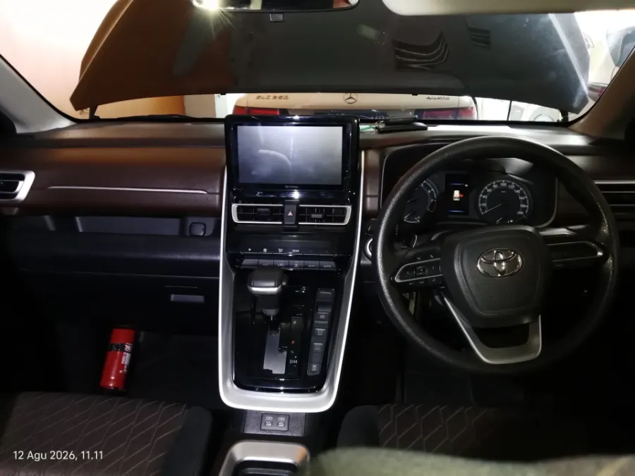 Foto Mobil Bekas Dashboard Toyota Kijang Innova 2.0 Zenix G CVT tahun 2023