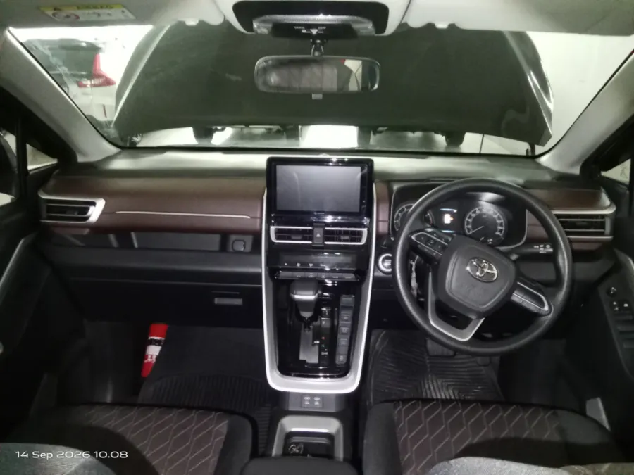 Foto Mobil Bekas Dashboard Toyota Kijang Innova 2.0 Zenix G CVT tahun 2023