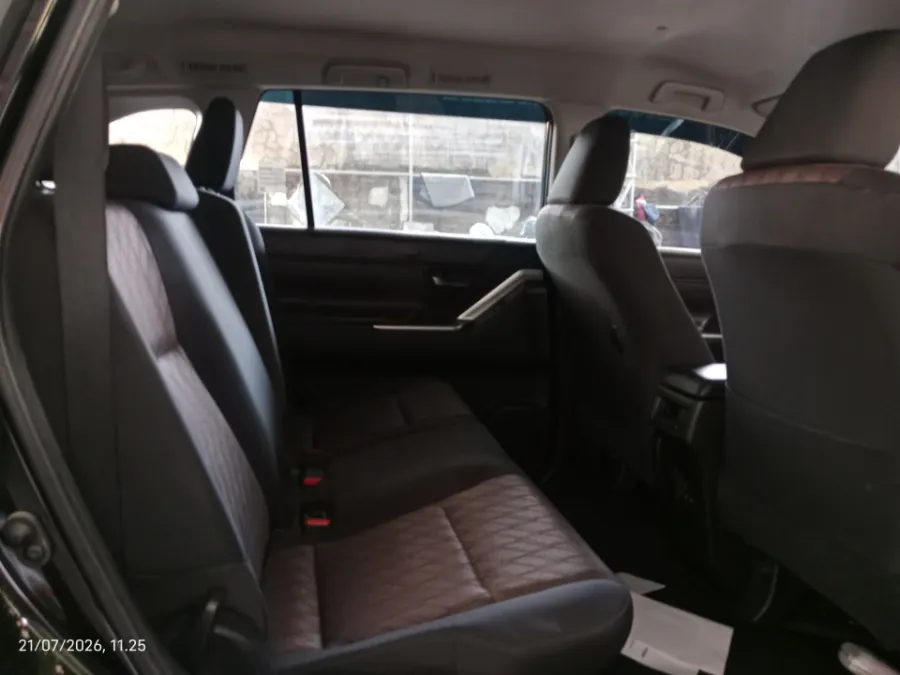 Foto Mobil Bekas Kabin Belakang Toyota Kijang Innova 2.0 Zenix G CVT tahun 2023