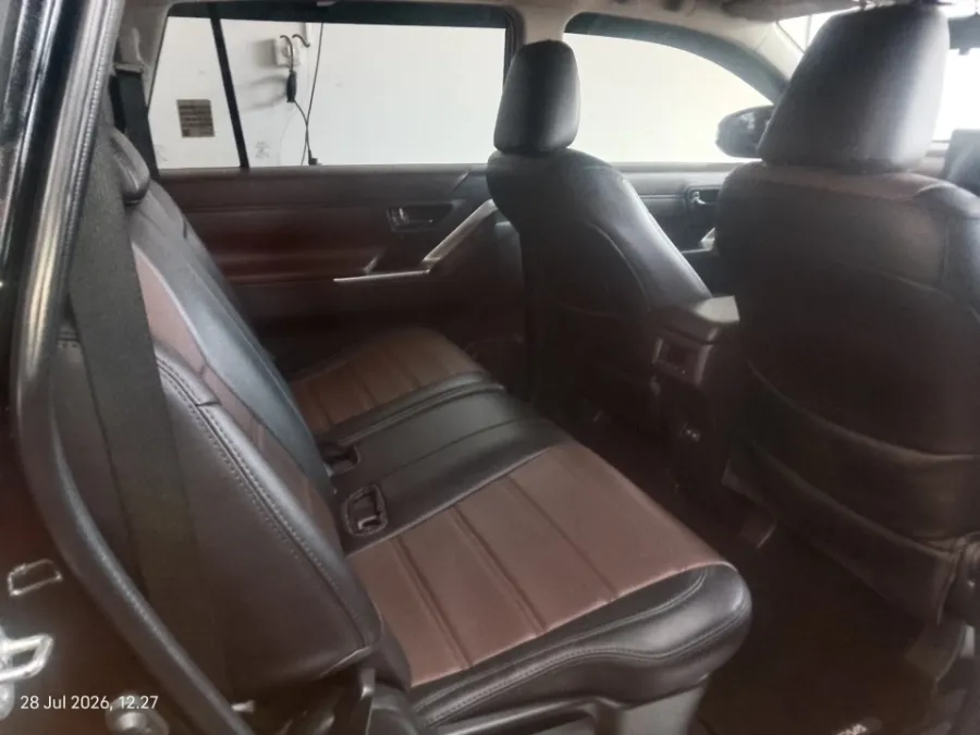 Foto Mobil Bekas Kabin Belakang Toyota Kijang Innova 2.0 Zenix G CVT tahun 2023