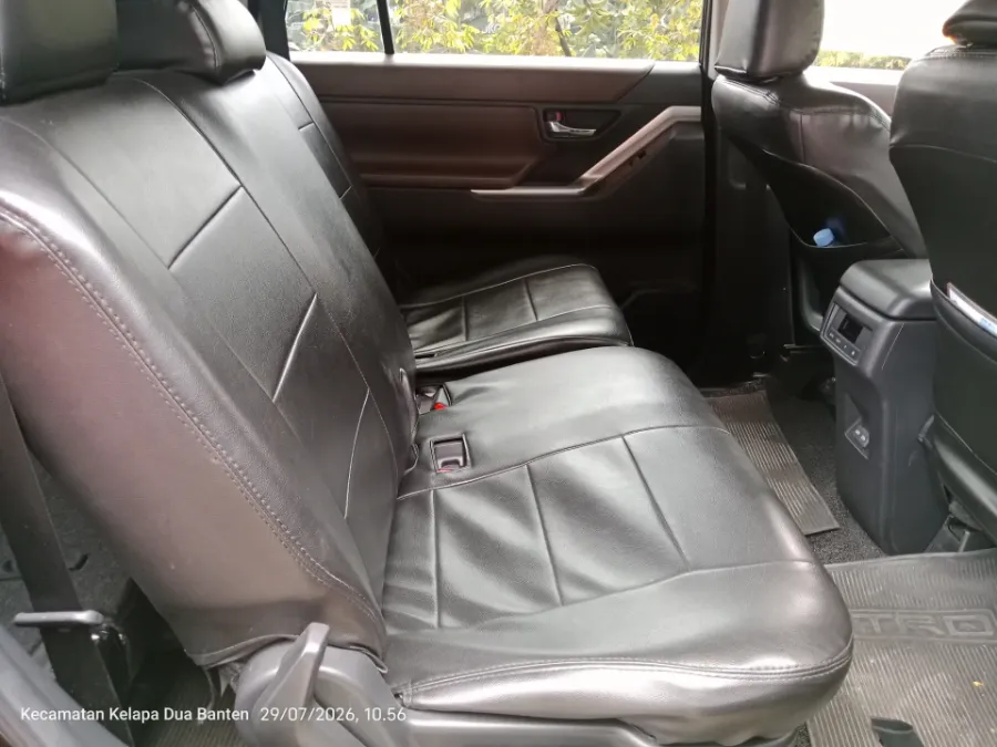 Foto Mobil Bekas Kabin Belakang Toyota Kijang Innova 2.0 Zenix G CVT tahun 2023