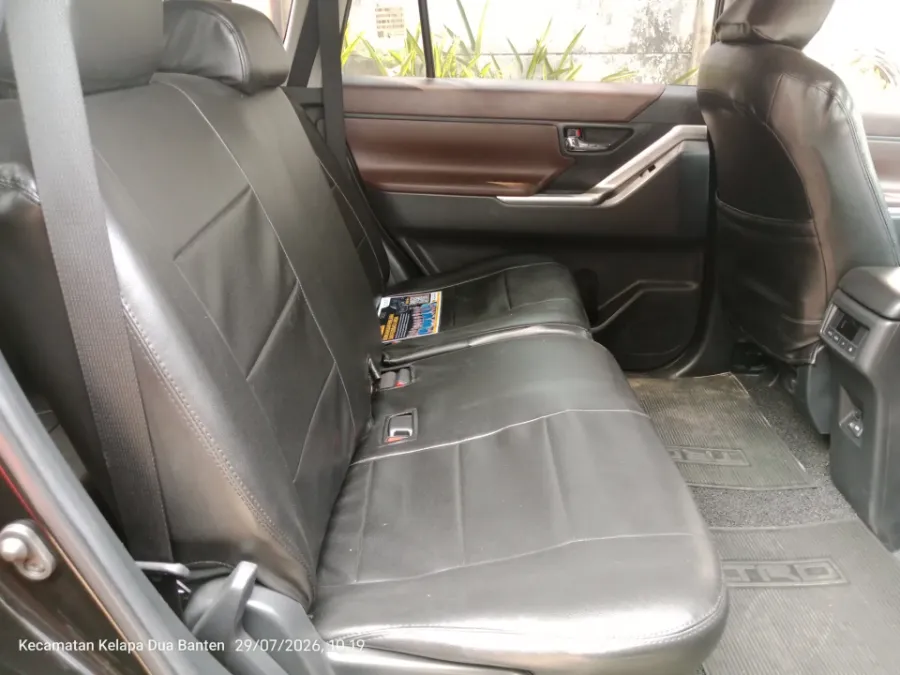 Foto Mobil Bekas Kabin Belakang Toyota Kijang Innova 2.0 Zenix G CVT tahun 2023
