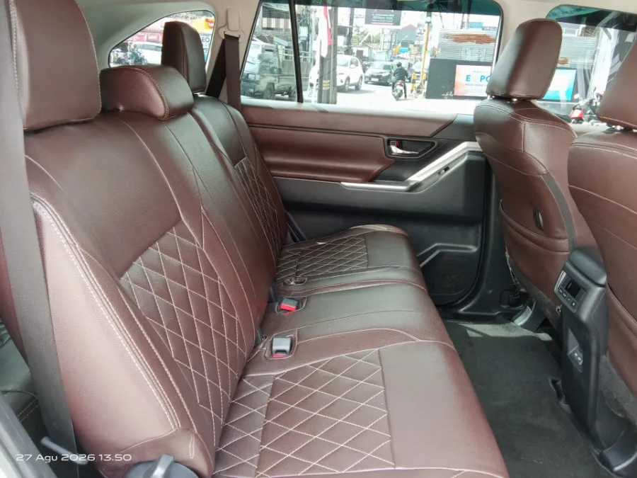 Foto Mobil Bekas Kabin Belakang Toyota Kijang Innova 2.0 Zenix G CVT tahun 2023
