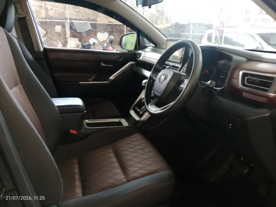 Foto Mobil Bekas Kabin Depan Toyota Kijang Innova 2.0 Zenix G CVT tahun 2023