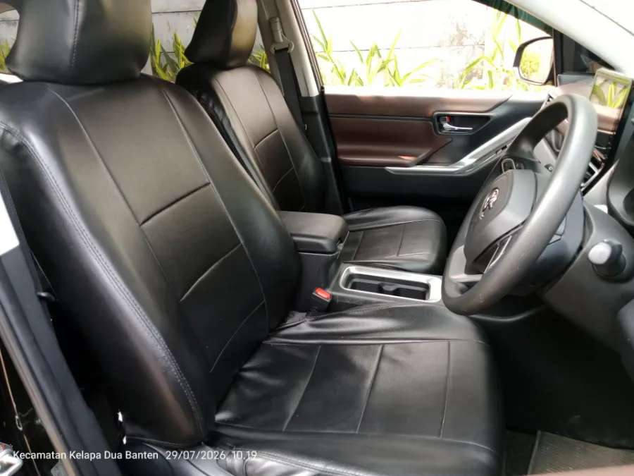 Foto Mobil Bekas Kabin Depan Toyota Kijang Innova 2.0 Zenix G CVT tahun 2023