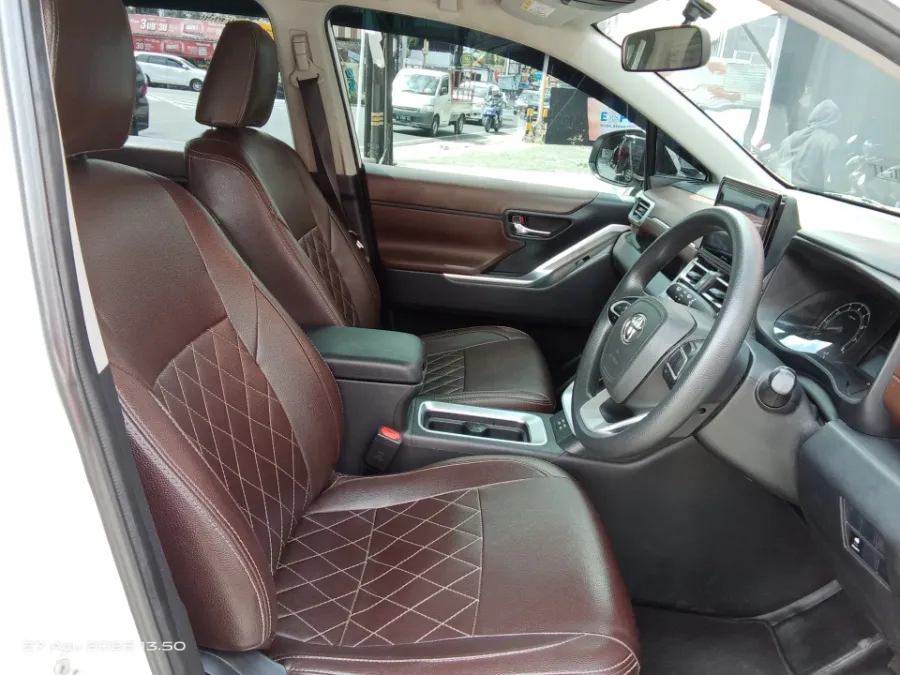 Foto Mobil Bekas Kabin Depan Toyota Kijang Innova 2.0 Zenix G CVT tahun 2023
