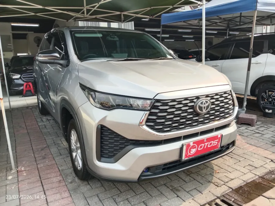 Foto Mobil Bekas Kanan Depan Toyota Kijang Innova 2.0 Zenix G CVT tahun 2023