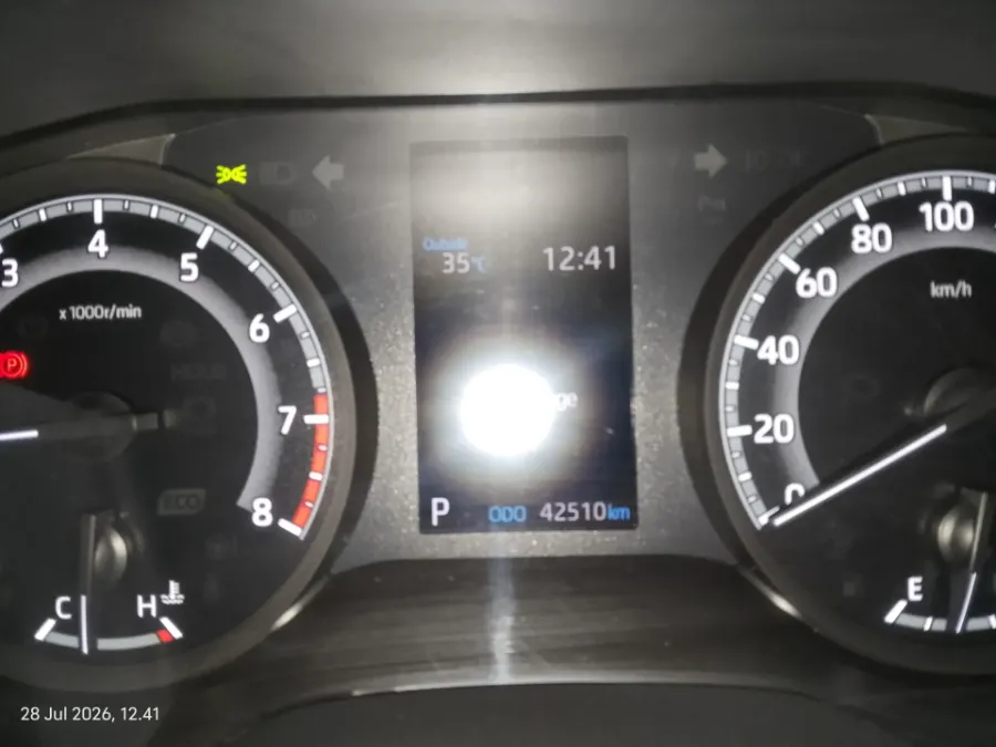 Foto Mobil Bekas Odometer Toyota Kijang Innova 2.0 Zenix G CVT tahun 2023