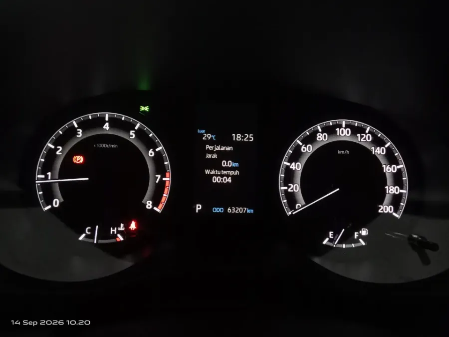 Foto Mobil Bekas Odometer Toyota Kijang Innova 2.0 Zenix G CVT tahun 2023