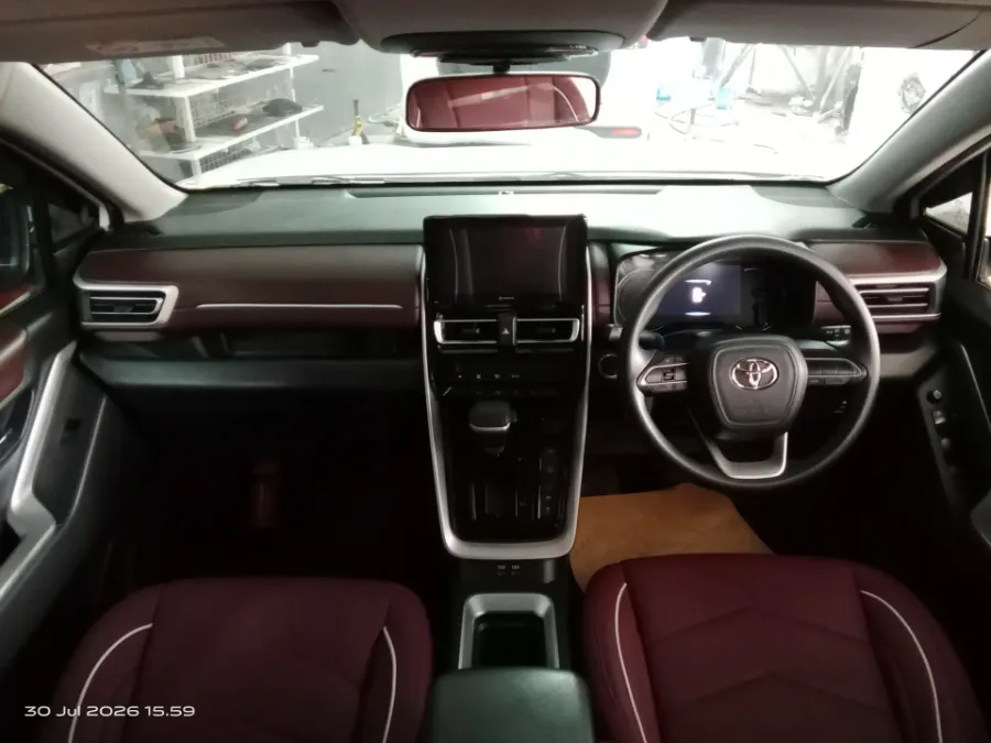 Foto Mobil Bekas Dashboard Toyota Kijang Innova 2.0 Zenix G HV CVT tahun 2023