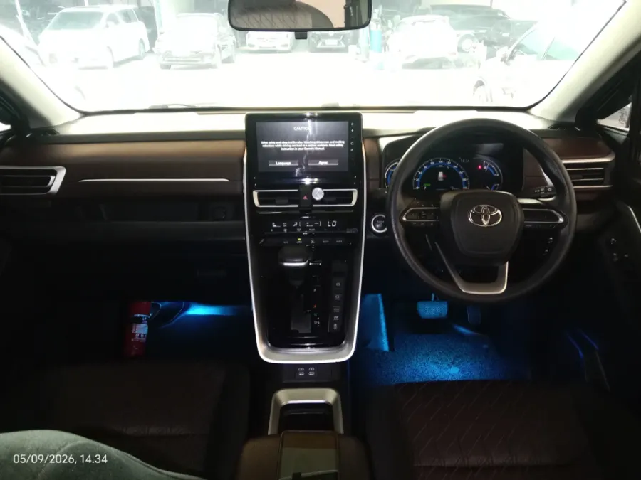 Foto Mobil Bekas Dashboard Toyota Kijang Innova 2.0 Zenix G HV CVT tahun 2023