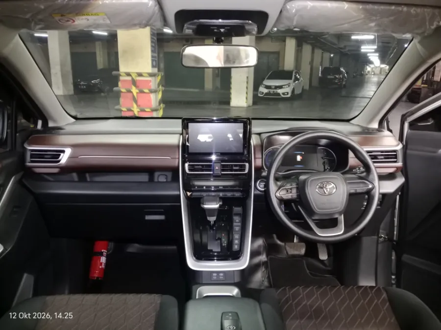 Foto Mobil Bekas Dashboard Toyota Kijang Innova 2.0 Zenix G HV CVT tahun 2023