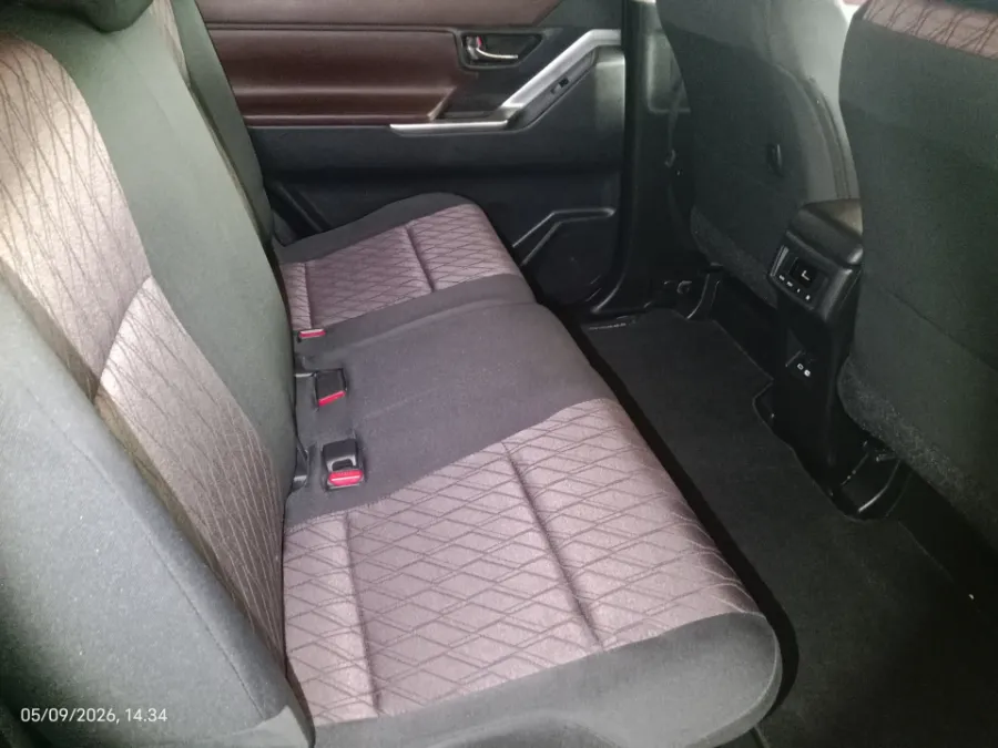 Foto Mobil Bekas Kabin Belakang Toyota Kijang Innova 2.0 Zenix G HV CVT tahun 2023