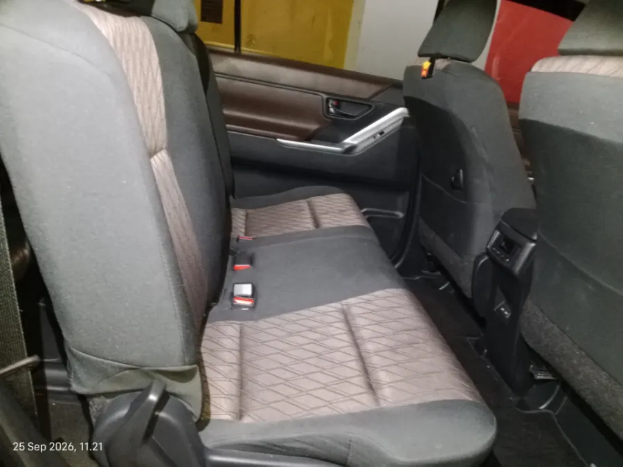 Foto Mobil Bekas Kabin Belakang Toyota Kijang Innova 2.0 Zenix G HV CVT tahun 2023