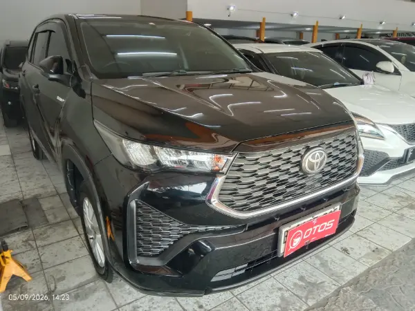 2023 Toyota Kijang Innova 2.0 Zenix G HV CVT - Foto 1 dari 6