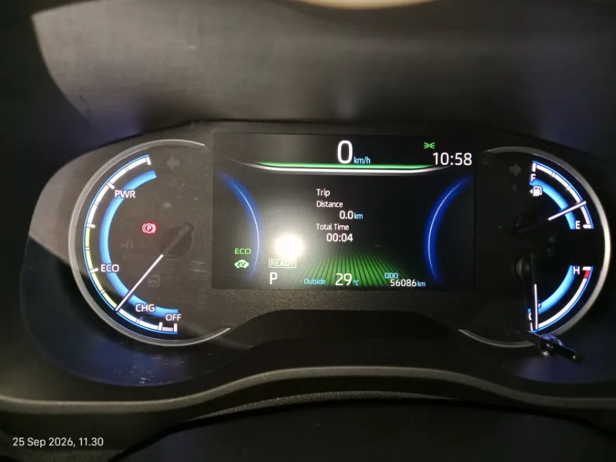 Foto Mobil Bekas Odometer Toyota Kijang Innova 2.0 Zenix G HV CVT tahun 2023