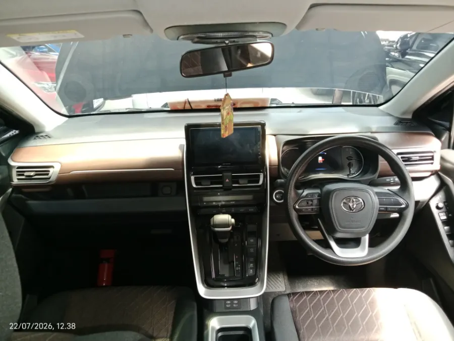 Foto Mobil Bekas Dashboard Toyota Kijang Innova 2.0 Zenix G HV CVT tahun 2024