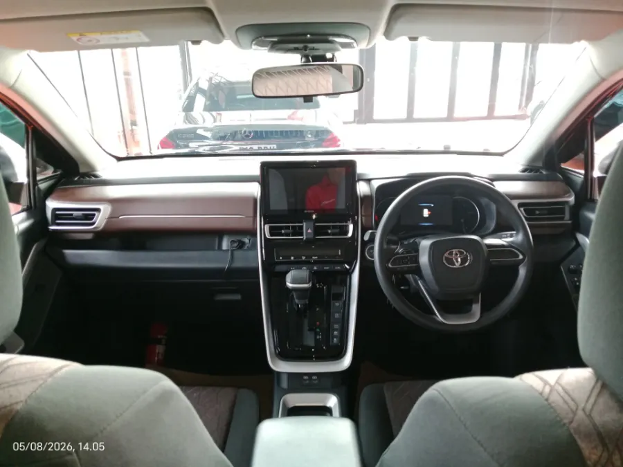 Foto Mobil Bekas Dashboard Toyota Kijang Innova 2.0 Zenix G HV CVT tahun 2024