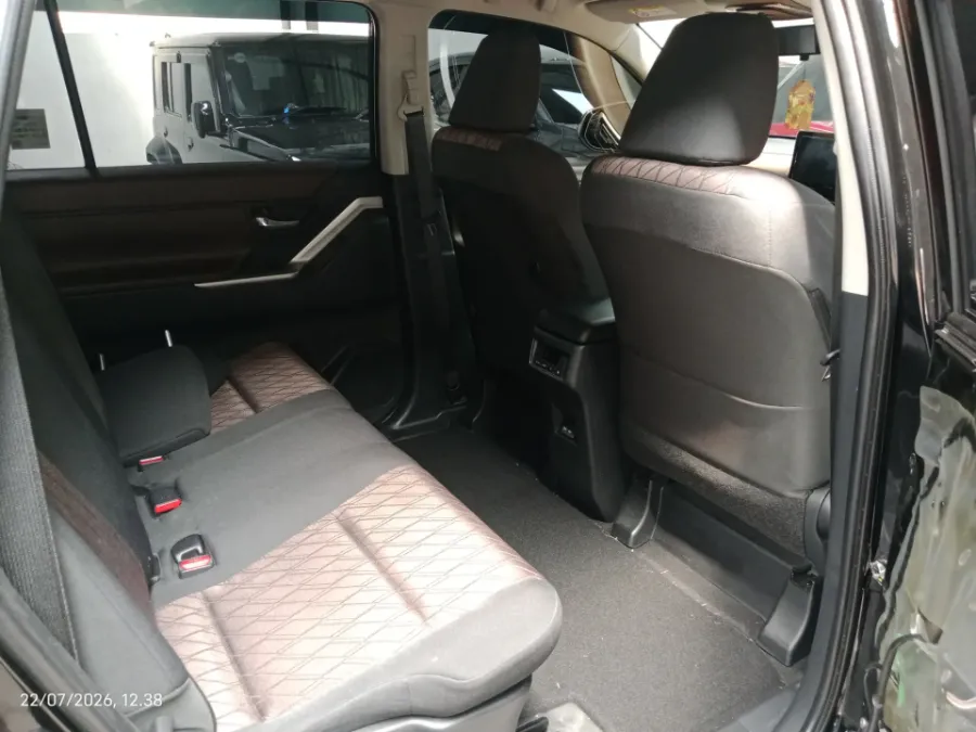 Foto Mobil Bekas Kabin Belakang Toyota Kijang Innova 2.0 Zenix G HV CVT tahun 2024