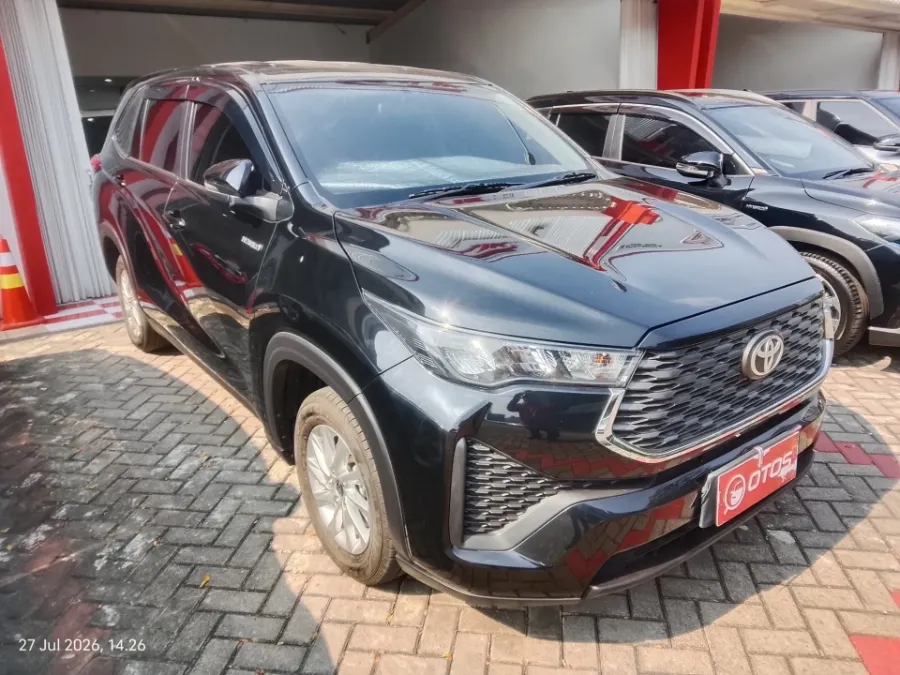 Foto Mobil Bekas Kanan Depan Toyota Kijang Innova 2.0 Zenix G HV CVT tahun 2024