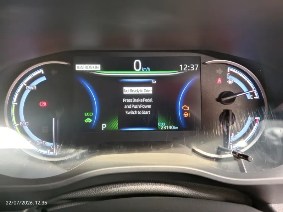 Foto Mobil Bekas Odometer Toyota Kijang Innova 2.0 Zenix G HV CVT tahun 2024
