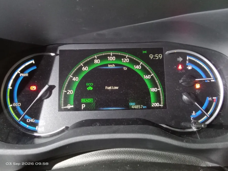 Foto Mobil Bekas Odometer Toyota Kijang Innova 2.0 Zenix G HV CVT tahun 2024
