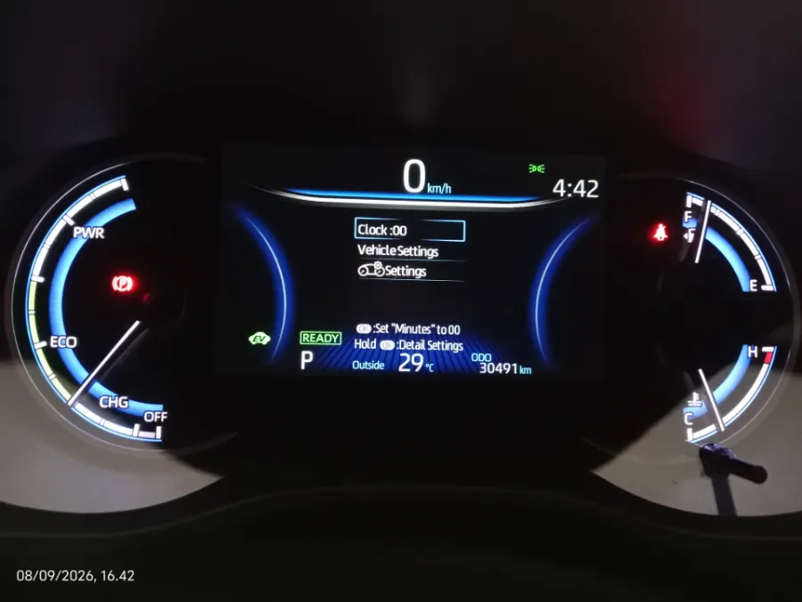 Foto Mobil Bekas Odometer Toyota Kijang Innova 2.0 Zenix G HV CVT tahun 2024