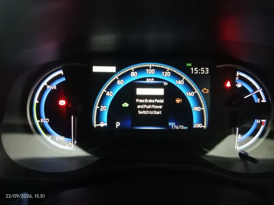 Foto Mobil Bekas Odometer Toyota Kijang Innova 2.0 Zenix G HV CVT tahun 2024