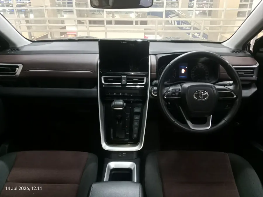 Foto Mobil Bekas Dashboard Toyota Kijang Innova 2.0 Zenix Q HV CVT TSS tahun 2022