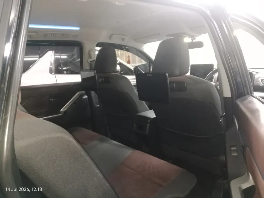 Foto Mobil Bekas Kabin Belakang Toyota Kijang Innova 2.0 Zenix Q HV CVT TSS tahun 2022