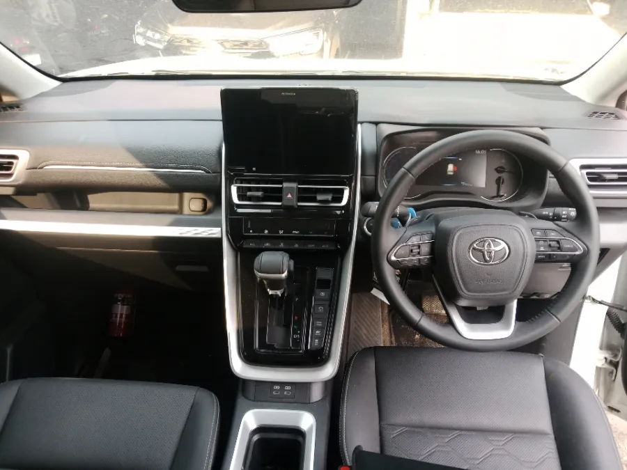 Foto Mobil Bekas Dashboard Toyota Kijang Innova 2.0 Zenix Q HV CVT TSS tahun 2023
