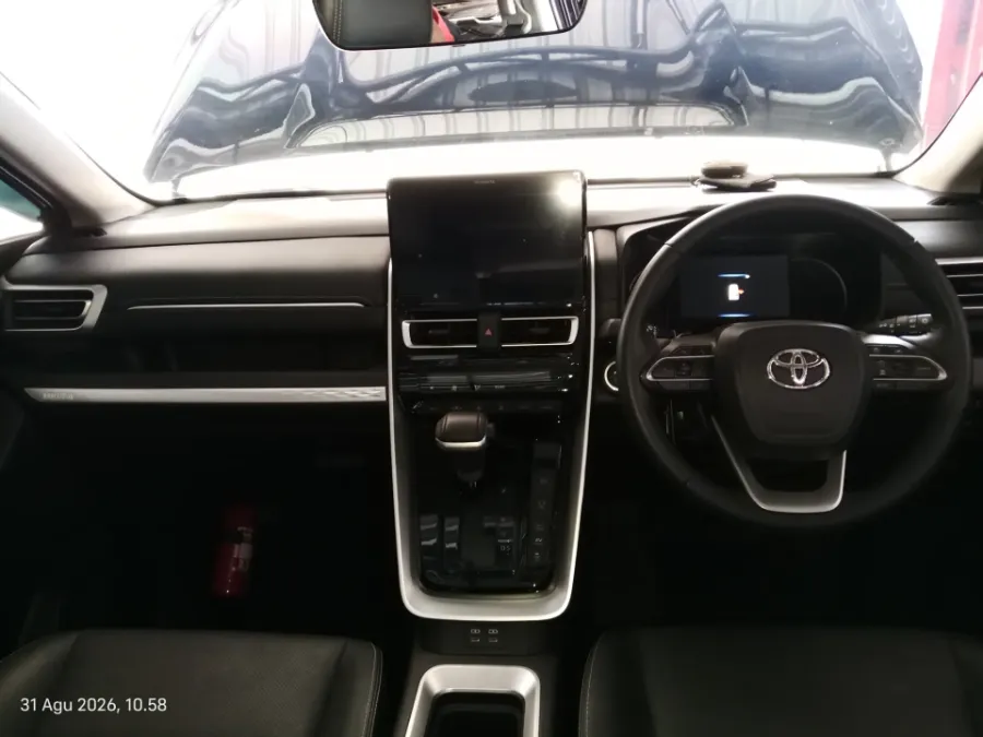 Foto Mobil Bekas Dashboard Toyota Kijang Innova 2.0 Zenix Q HV CVT TSS tahun 2023