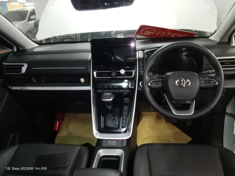 Foto Mobil Bekas Dashboard Toyota Kijang Innova 2.0 Zenix Q HV CVT TSS tahun 2023