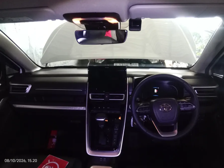 Foto Mobil Bekas Dashboard Toyota Kijang Innova 2.0 Zenix Q HV CVT TSS tahun 2023