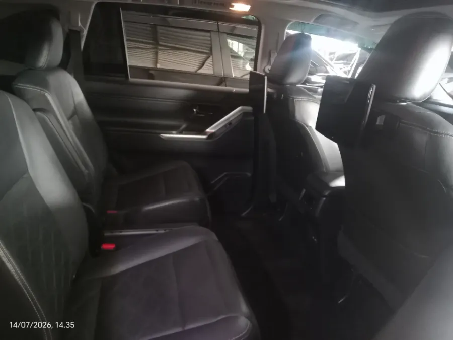 Foto Mobil Bekas Kabin Belakang Toyota Kijang Innova 2.0 Zenix Q HV CVT TSS tahun 2023