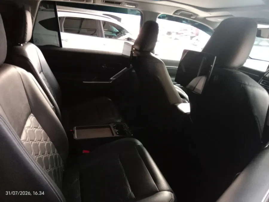 Foto Mobil Bekas Kabin Belakang Toyota Kijang Innova 2.0 Zenix Q HV CVT TSS tahun 2023