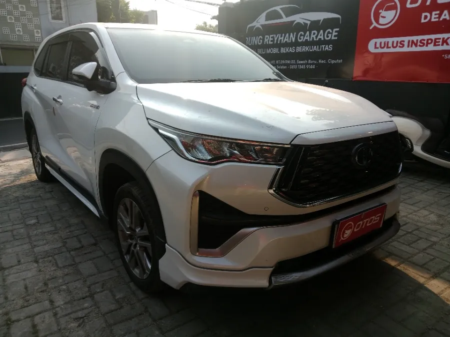Foto Mobil Bekas Kanan Depan Toyota Kijang Innova 2.0 Zenix Q HV CVT TSS tahun 2023